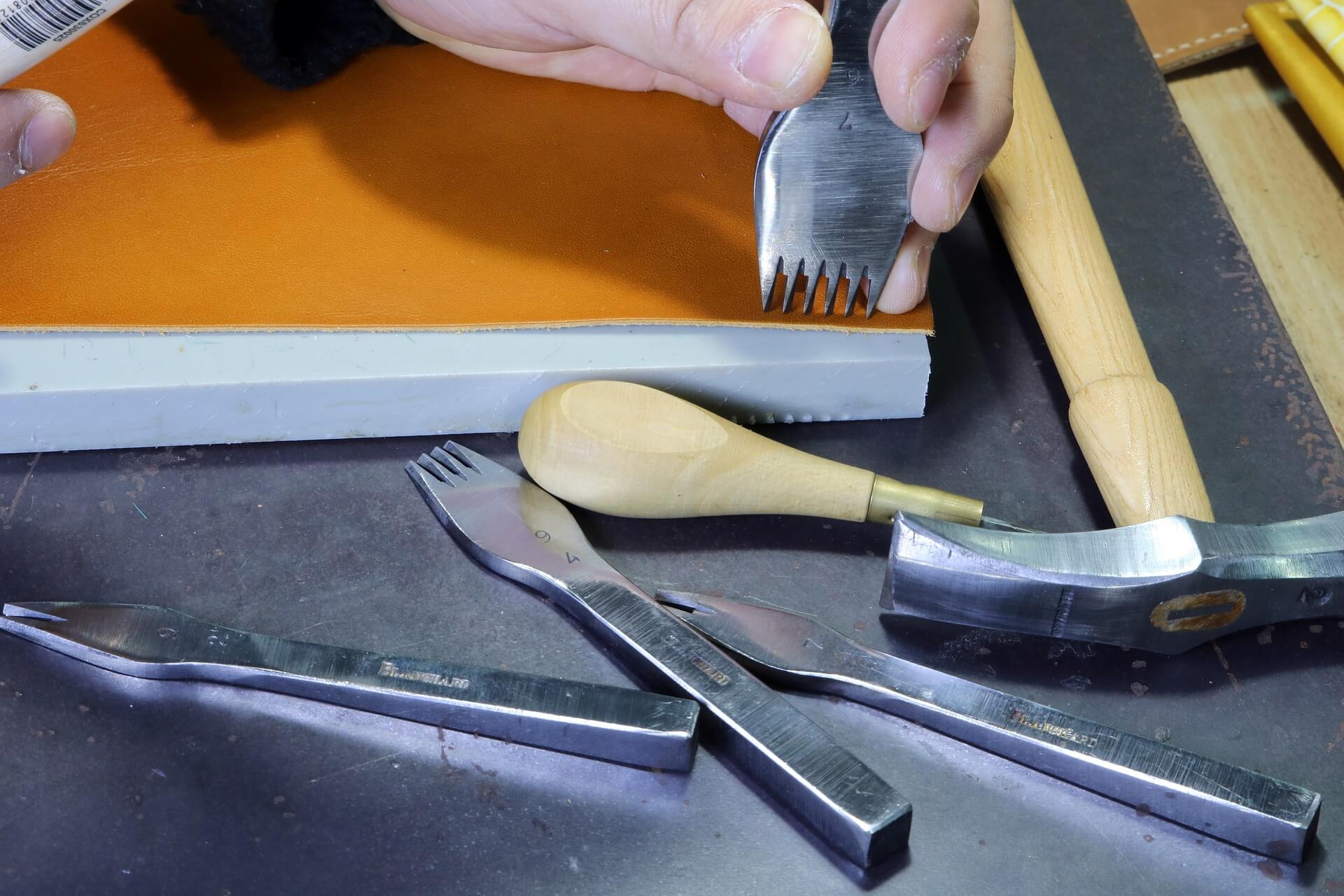 5 Tools Every Beginner Leather Craftsman Should Have